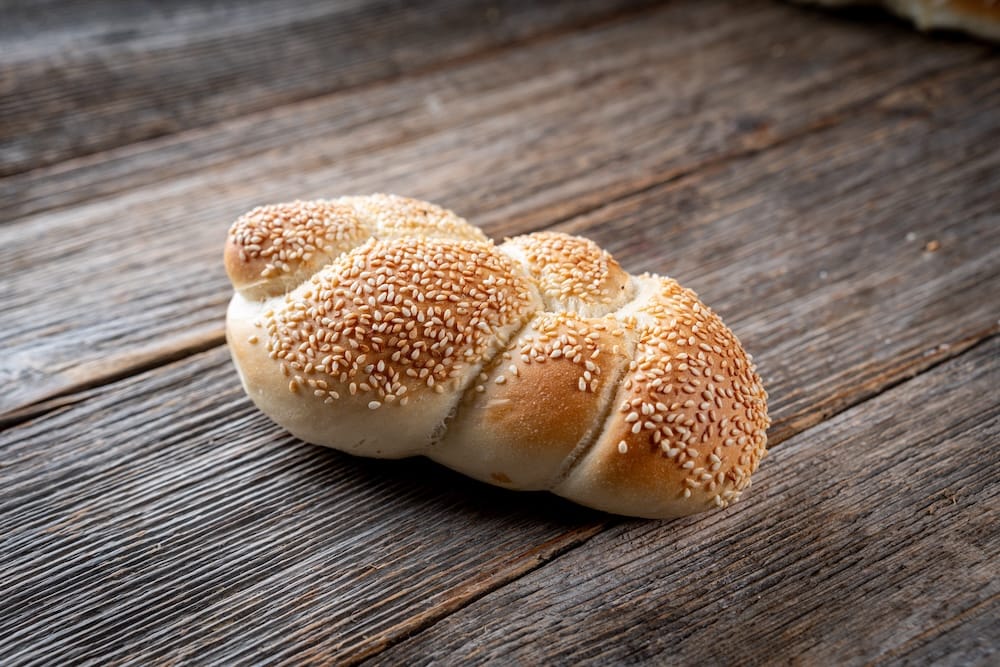 Top ways a food allergist helps people with sesame allergies.